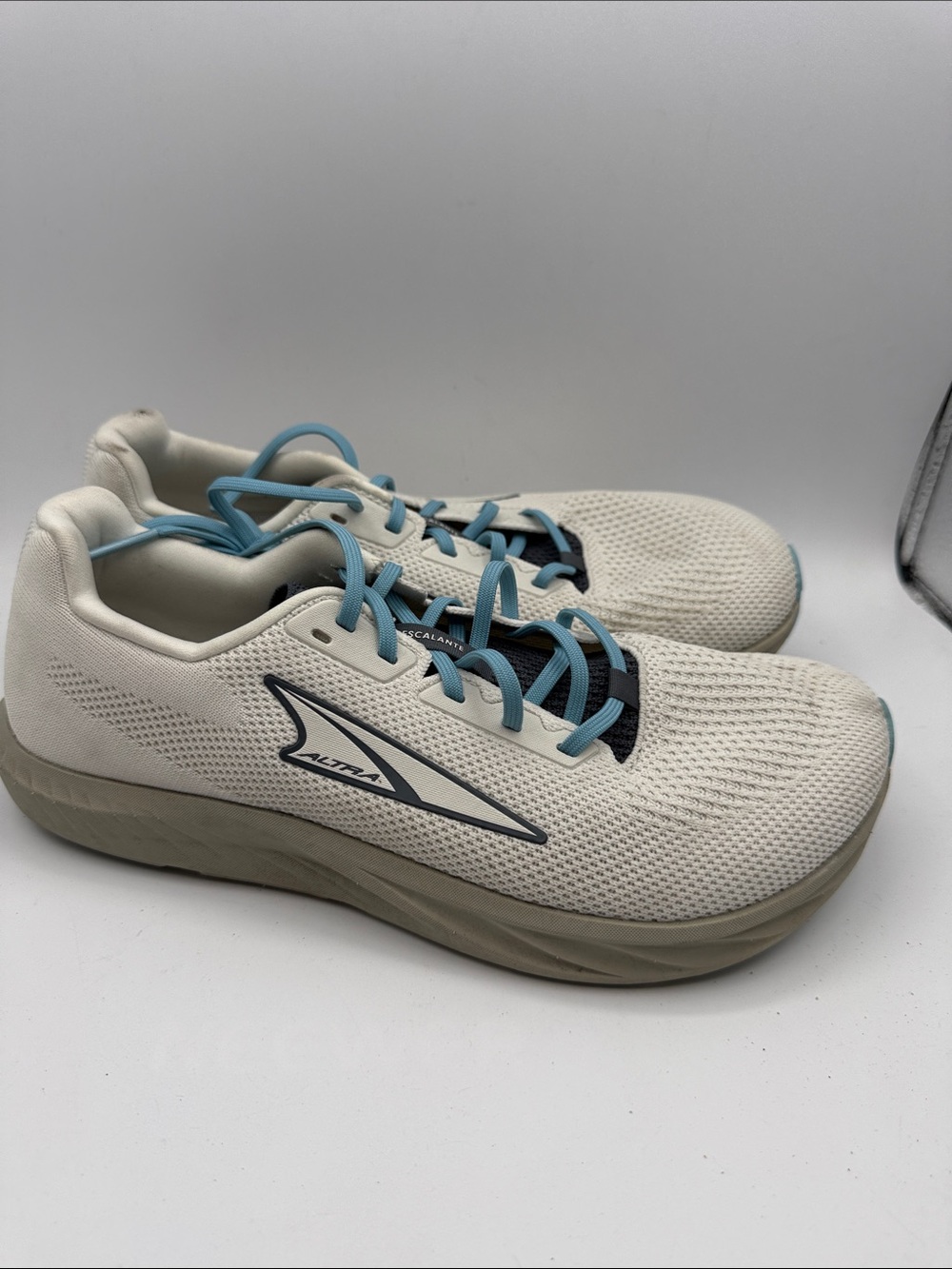 Altra ESCALANTE 4 Men's 8 Cream Running Shoes with Light Blue Accents S13